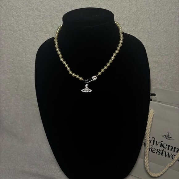Women Pearl Safety Pin Necklaced Silver - Picture 1 of 4